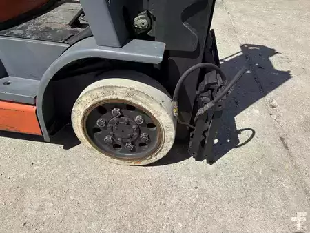 Propane Forklifts - Toyota 426FGC25 (13)