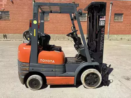 Propane Forklifts - Toyota 426FGC25 (2)