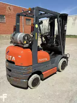 Propane Forklifts - Toyota 426FGC25 (3)