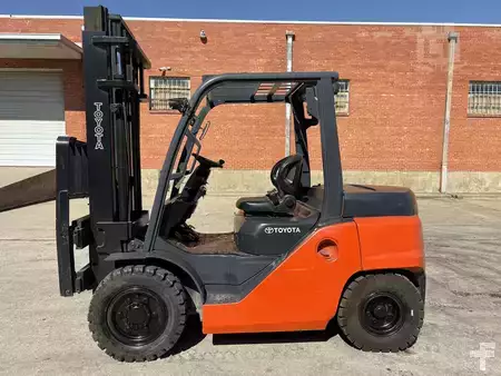 Diesel Forklifts 2019  Toyota 8FD40U (1)