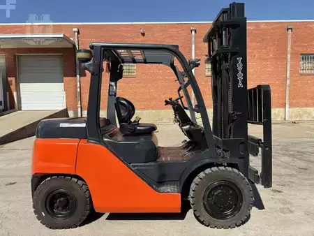 Diesel Forklifts 2019  Toyota 8FD40U (2)