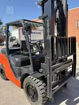 Diesel Forklifts 2019  Toyota 8FD40U (3)