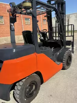Diesel Forklifts 2019  Toyota 8FD40U (4)