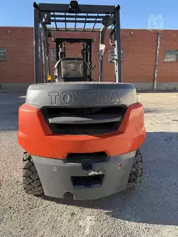 Diesel Forklifts 2019  Toyota 8FD40U (3)