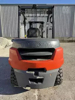 Diesel Forklifts 2019  Toyota 8FD40U (8)