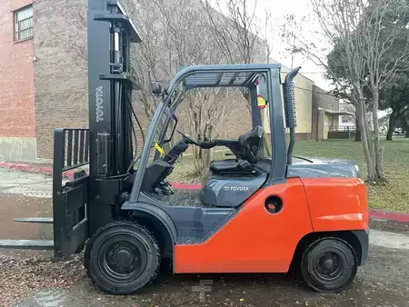 Diesel Forklifts 2018  Toyota 8FD50U (1)