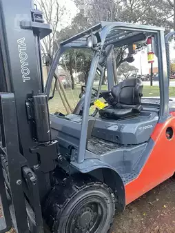 Diesel Forklifts 2018  Toyota 8FD50U (3)