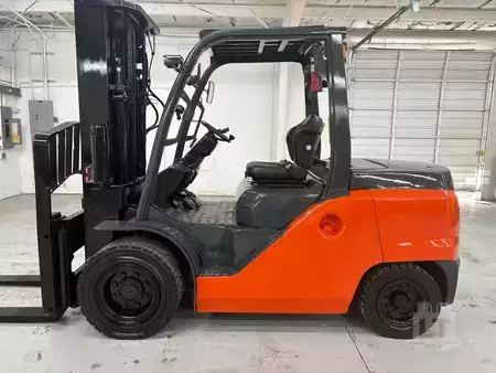 Diesel Forklifts 2021  Toyota 8FD50U (1)