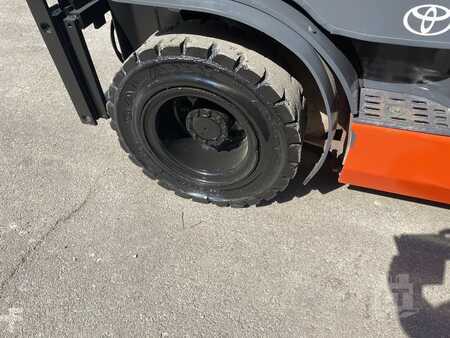 Carretilla elevadora diésel 2021  Toyota 8FDU25 (2)