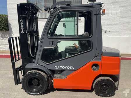 Dieselstapler 2021  Toyota 8FDU25 (1)