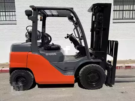 Diesel Forklifts 2014  Toyota 8FG35U (1)