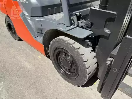 Diesel Forklifts 2014  Toyota 8FG35U (12)
