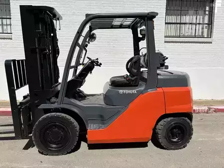 Diesel Forklifts 2014  Toyota 8FG35U (2)