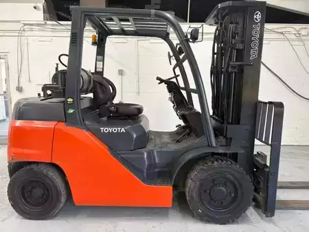 Diesel Forklifts 2018  Toyota 8FG35U (1)