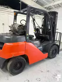 Diesel Forklifts 2018  Toyota 8FG35U (3)