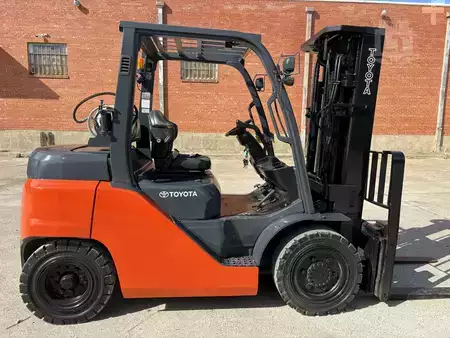 Propane Forklifts 2018  Toyota 8FG35U (1)