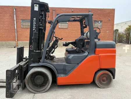 Propane Forklifts 2019  Toyota 8FGC70U (1)