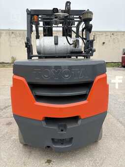 Propane Forklifts 2019  Toyota 8FGC70U (2)