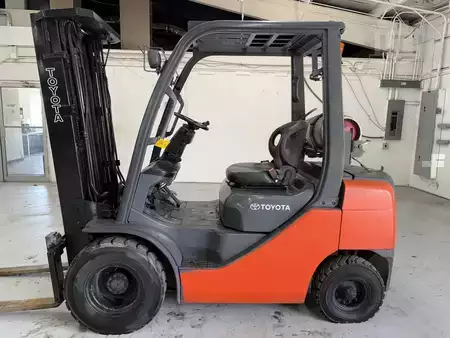 Diesel Forklifts - Toyota 8FGU25 (1)