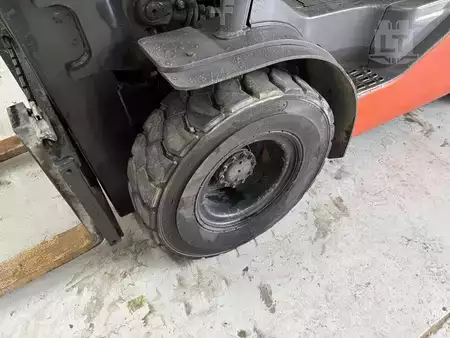 Diesel Forklifts - Toyota 8FGU25 (13)