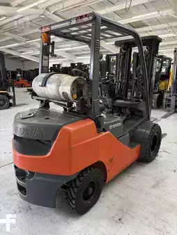 Diesel Forklifts - Toyota 8FGU25 (6)