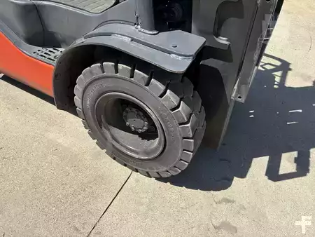 Propane Forklifts - Toyota 8FGU25 (11)