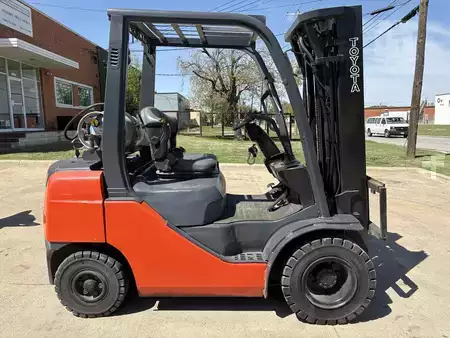 Propane Forklifts - Toyota 8FGU25 (2)