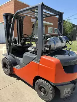 Propane Forklifts - Toyota 8FGU25 (4)