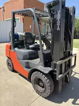Propane Forklifts - Toyota 8FGU25 (7)