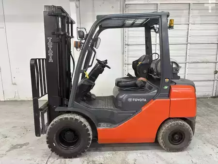 Montacargas diésel 2019  Toyota 8FGU25 (1)