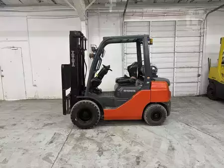 Montacargas diésel 2019  Toyota 8FGU25 (2)