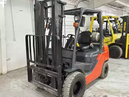 Montacargas diésel 2019  Toyota 8FGU25 (3)