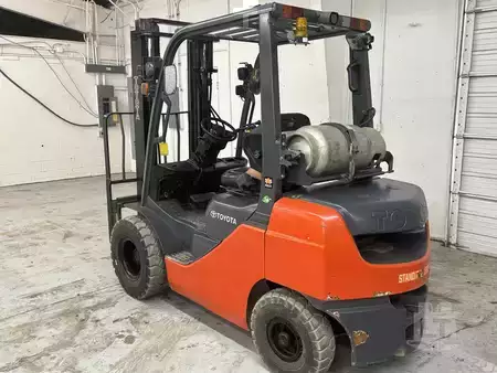 Montacargas diésel 2019  Toyota 8FGU25 (4)