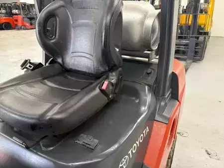 Diesel Forklifts 2016  Toyota 8FGU25 (10)