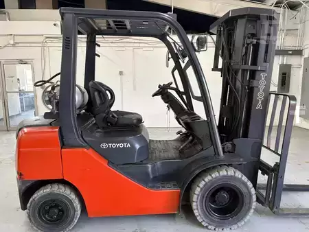 Diesel Forklifts 2016  Toyota 8FGU25 (2)