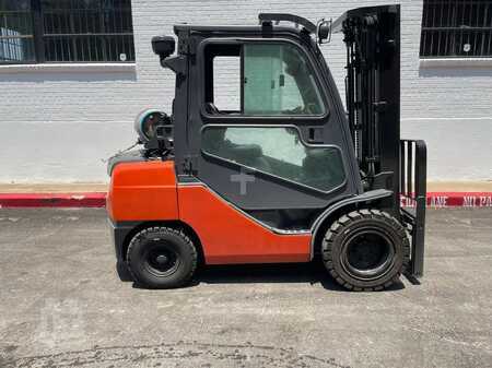 Diesel Forklifts 2013  Toyota 8FGU30 (1)