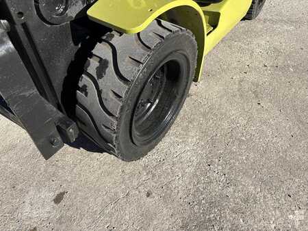 Propane Forklifts 2015  Clark C30L (13)