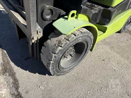 Propane Forklifts 2014  Clark C30L (13)
