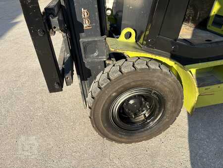 Propane Forklifts 2014  Clark CQ25L (11)