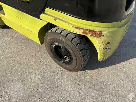 Propane Forklifts 2014  Clark CQ25L (14)