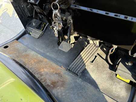 Propane Forklifts 2014  Clark CQ25L (15)