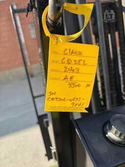 Propane Forklifts 2014  Clark CQ25L (17)