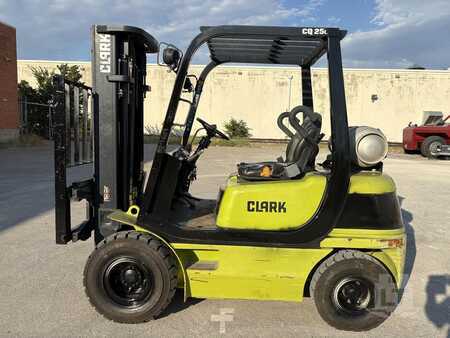 Propane Forklifts 2014  Clark CQ25L (2)