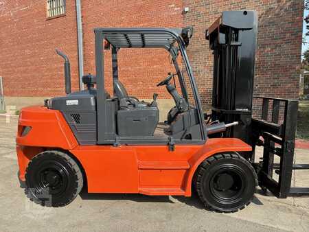 Montacargas diésel 2020  Doosan D70S-7 (2)