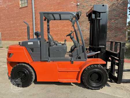 Diesel Forklifts 2020  Doosan D70S-9 (2)