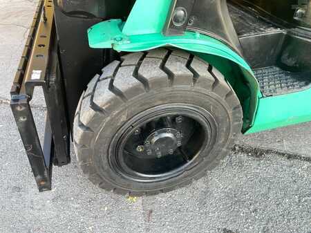 Diesel Forklifts - Mitsubishi FD30N (2)