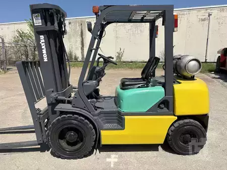 Propane Forklifts - Komatsu FG25T-12 (1)