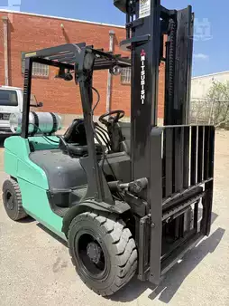 Montacargas GLP 2019  Mitsubishi FG30N (5)