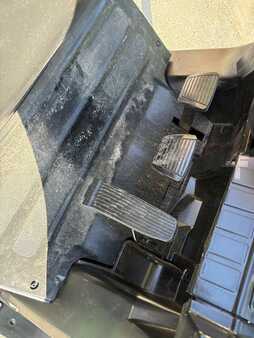 Propane Forklifts - Mitsubishi FGC30N (3)