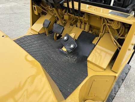 Propane Forklifts - CAT Lift Trucks GC45K (10)